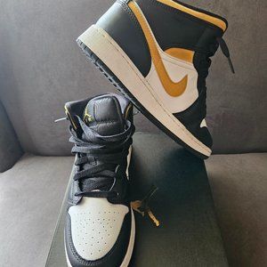 Nike Air Jordan 1 Mid ‘Pollen’ - Size 7Y